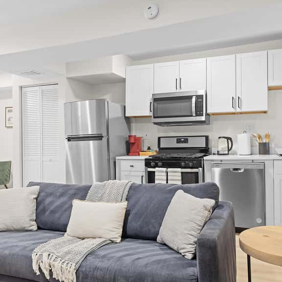 A Suite 2-BR DC Getaway, Close to Union Market - Image 1
