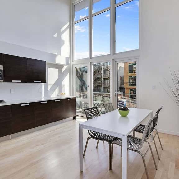 Loft Near Subway, Free Parking, Walk to Shopping - Image 1
