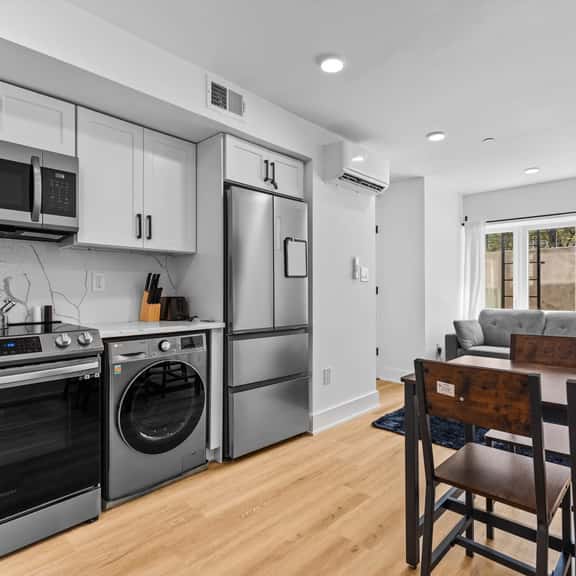 Stylish 2-BR, Only Minutes to Union Station - Image 1