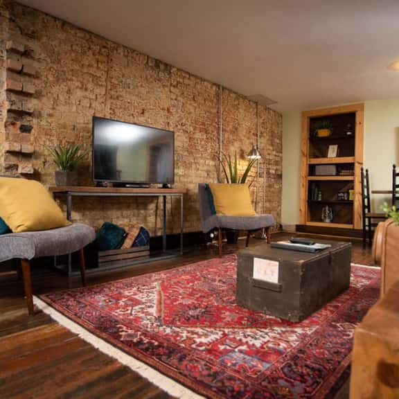 The Cocoon Historic Rustic Apt Close to Downtown - Image 1