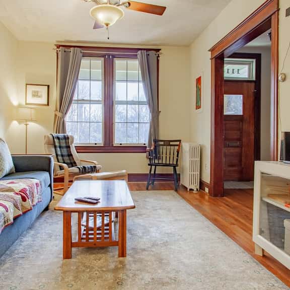 ✢ The E St Retreat ✢ Lovely 3-BR Nestled between H St & Eastern Market ✢ - Image 1
