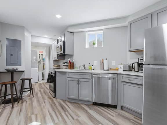 Capitol Hill 1BR - Steps to Eastern Market - Image 4