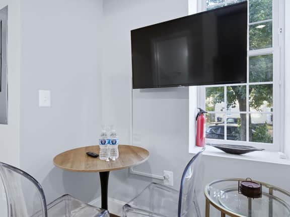 Modern Capitol Hill Stay, Eastern Market METRO - Image 4