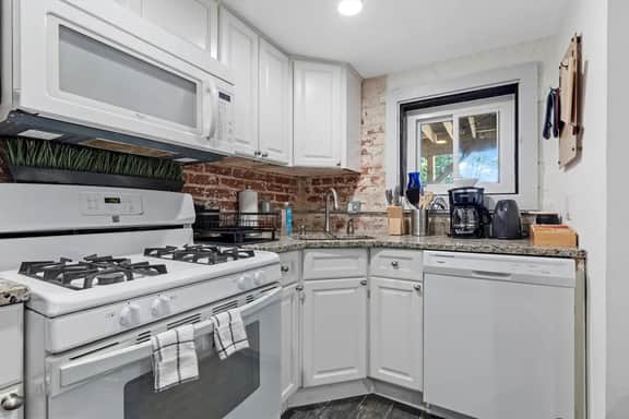 Cheery Flat in Adams Morgan - Mt Pleasant - Image 4