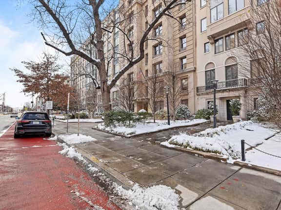 Historic Gaslight 2BR - Walk to the White House - Image 5