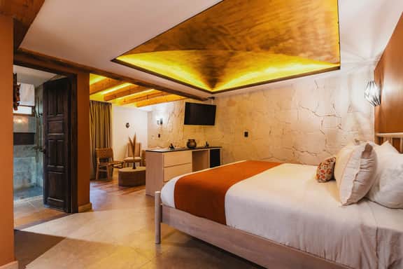 Casa Laja Hotel - Designer King Suite - Image 2