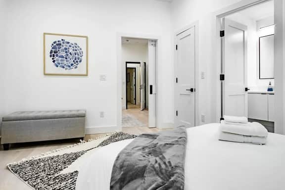 Eastern Market & METRO Accessible, Modern Charm, Walk Everywhere! - Image 4