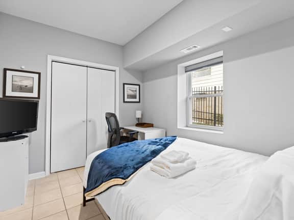 Sunny City Accommodations - Close to METRO and UMD - Image 5