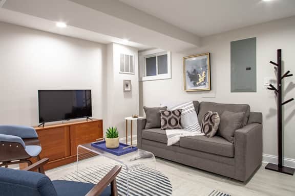Lux CoHi Cove - Walk to METRO Sub Shopping & More - Image 3