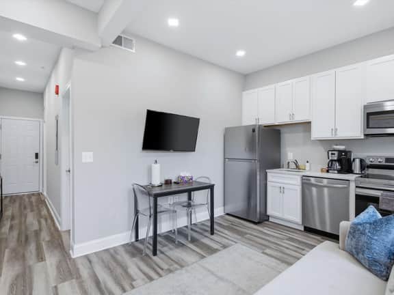 Bright 1BR Capitol Hill - Steps to Eastern Market - Image 4