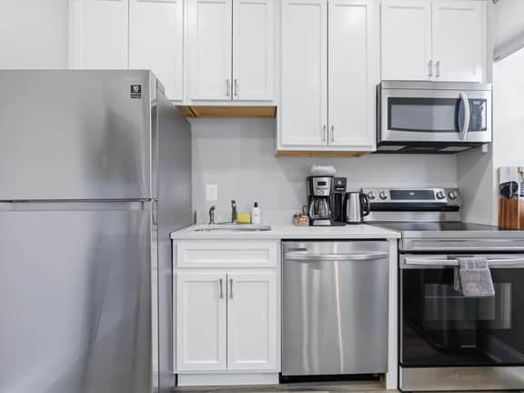 Bright 1BR Capitol Hill - Steps to Eastern Market - Image 3