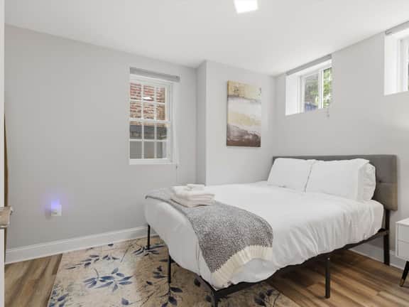 Modern 1BR Retreat in the Heart of Capitol Hill - Image 2