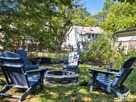 Bright & Spacious 3BR Cottage Minutes to DC - Image 3