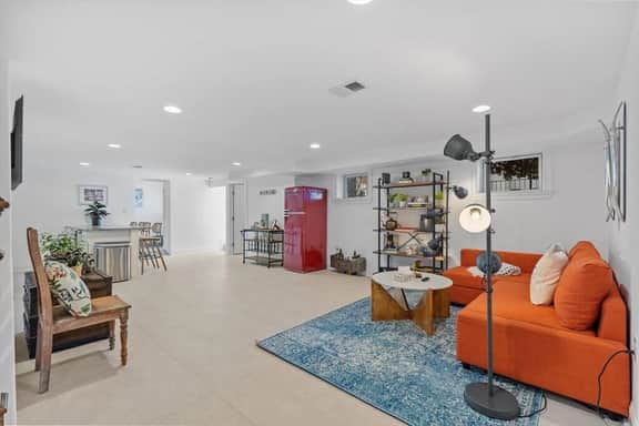 Stone's Throw from Capitol Hill / Free Parking - Image 2