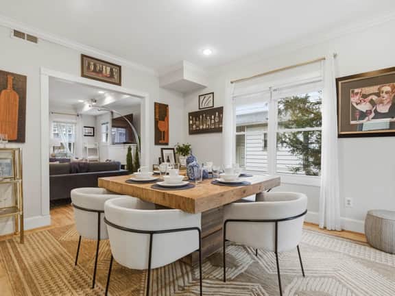 Spacious 4BR Home - Walk to METRO station - Image 4