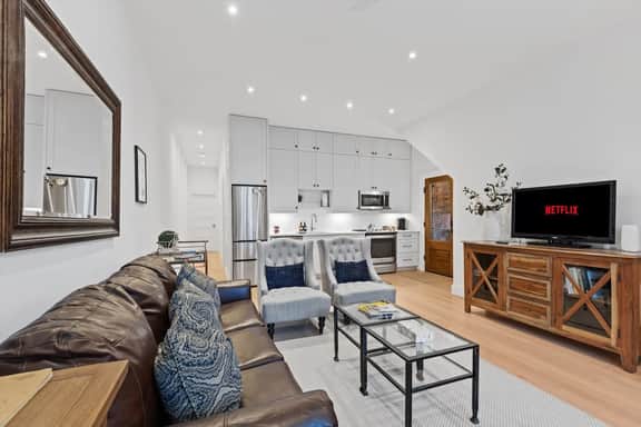 Capitol Hill 2-BR in Historic Townhome - Image 3