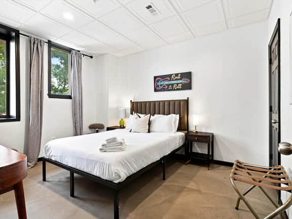 Historic Gaslight Building - 2BR Near White House - Image 2