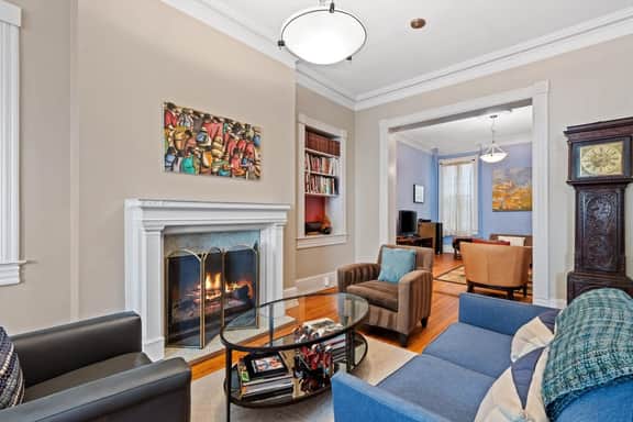 Historic Solar-Powered Townhouse, Walk to - Image 5