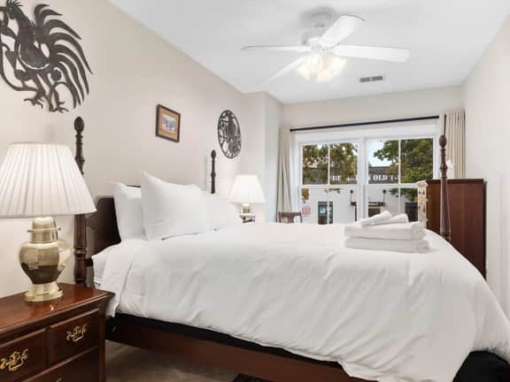 Classy Old Town Getaway, 3-BR in Perfect Location - Image 4