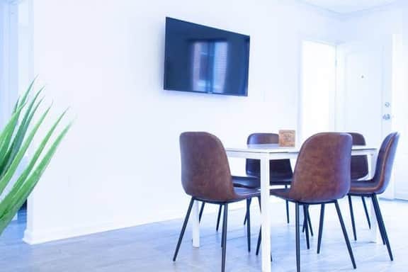 Understated, Elegant and IDEAL! / Downtown Designer Units with 2 Units and 4-BRs / Walk to The White House & National Mall - Image 3