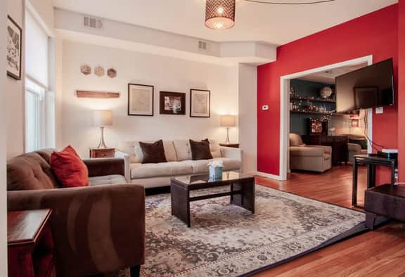 Spacious 3-Bedroom DC Townhome with Private Entrance and Parking near Union Market - Image 5