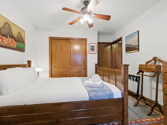 Capitol Hill Convenience, Entire 4-BR Rowhome - Image 4