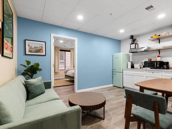 Walk to the White House & Nat'l Mall from this 2BR - Image 4
