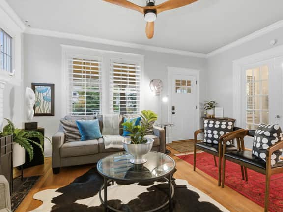 Charming 4BR Bungalow - Steps to Clarendon METRO - Image 4