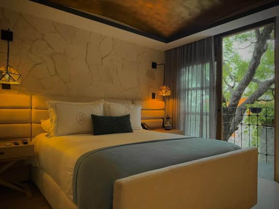 Casa Laja Hotel - Designer Queen Stay with Balcony - Image 5