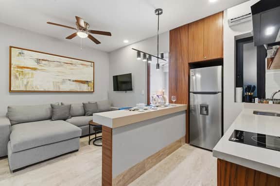 Stylish King Condo Near Beach & 5th Ave - Zazil Ha - Image 2
