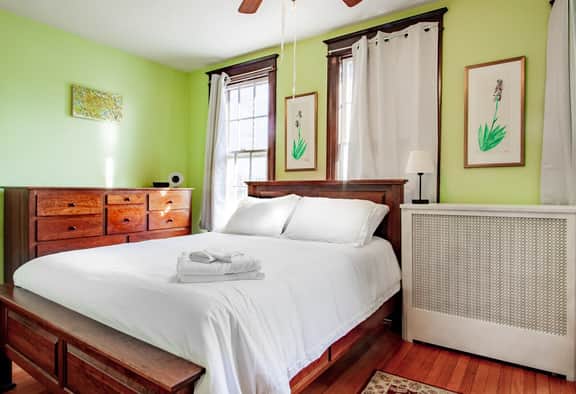 ✢ The E St Retreat ✢ Lovely 3-BR Nestled between H St & Eastern Market ✢ - Image 4