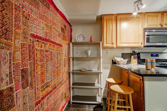 Cozy Bloomingdale English Basement Near DC Hospitals - Image 4