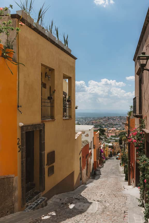 Luxury Queen Room in Downtown San Miguel - Image 4