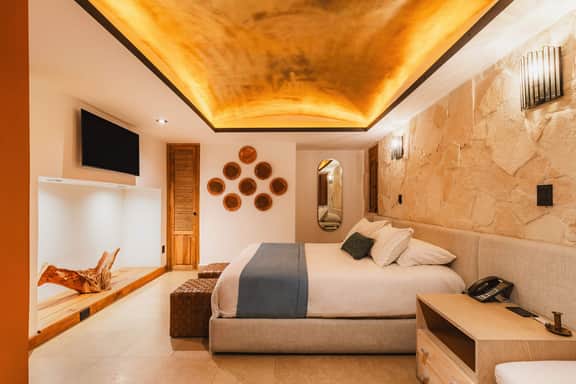 Luxury Queen Room in Downtown San Miguel - Image 2