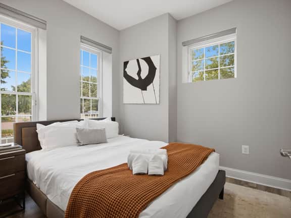 Bright 3BR Walk to Eastern Market & METRO - Image 4