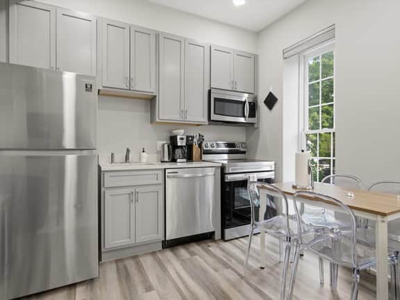 Bright 3BR Walk to Eastern Market & METRO - Image 3