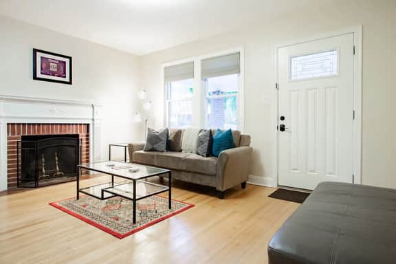 Pentagon City Homestay / Parking available - Image 2