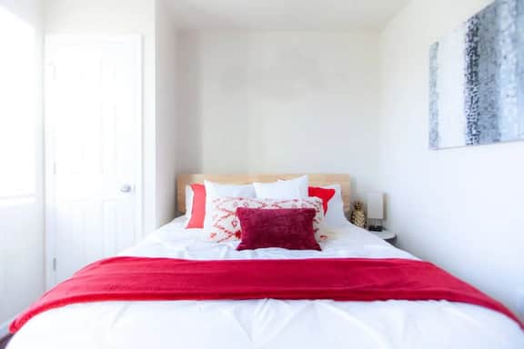 Lovely 2BR & Short Ride to Union Station - Image 4