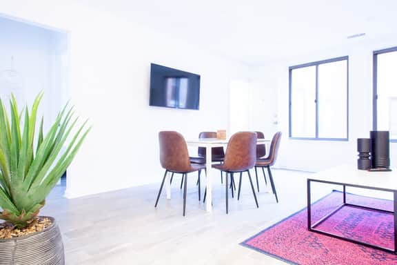 Spacious and Stylish // 3 Units // True Heart of the City - Image 5