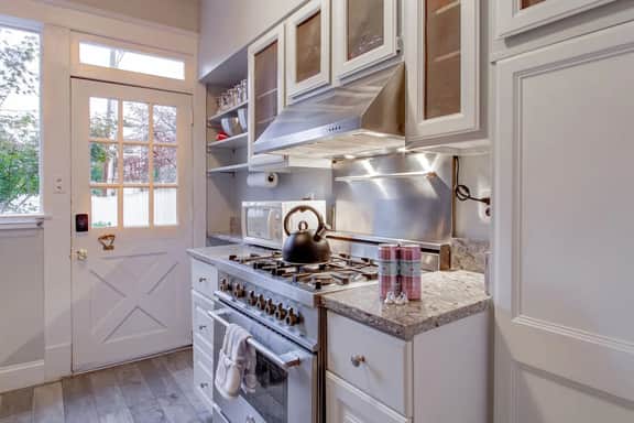 Old Town Traveler's Retreat in Prime Location ✯✯✯✯✯ 2-BR Homestay - Image 4
