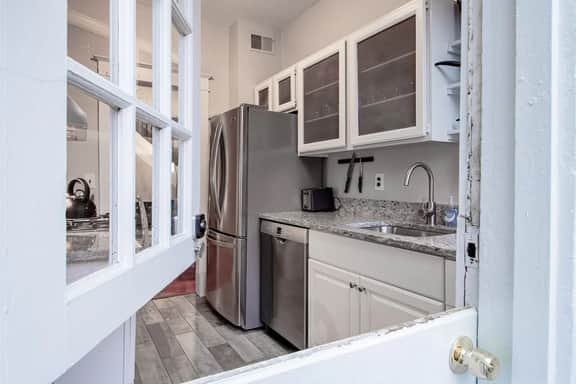 Old Town Traveler's Retreat in Prime Location ✯✯✯✯✯ 2-BR Homestay - Image 5
