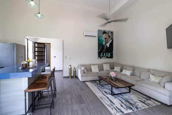 4BR Private home w/ pool near beaches and downtown - Image 5