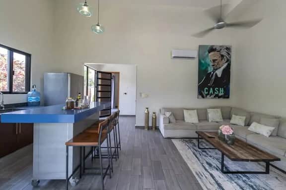 4BR Private home w/ pool near beaches and downtown - Image 3