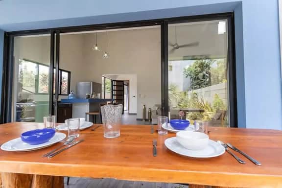 4BR Private home w/ pool near beaches and downtown - Image 4