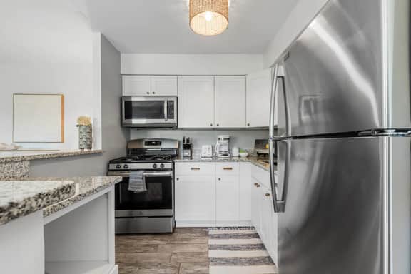Arlington Convenience / Spacious & Modern - Image 5