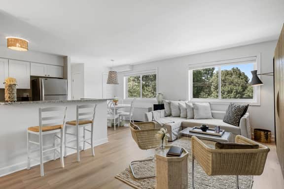 Arlington Convenience / Spacious & Modern - Image 3