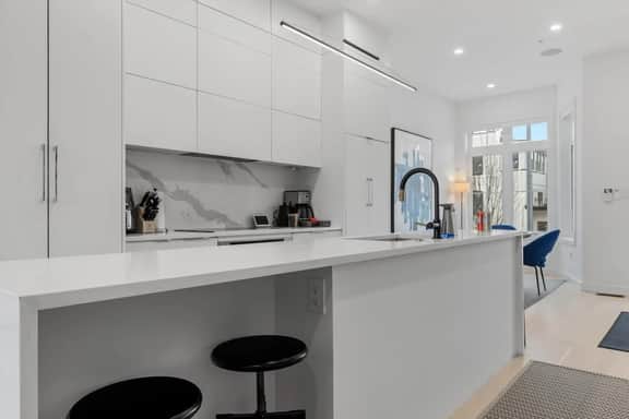 Bloomingdale 4-BR Homestay / Rooftop + Parking - Image 4