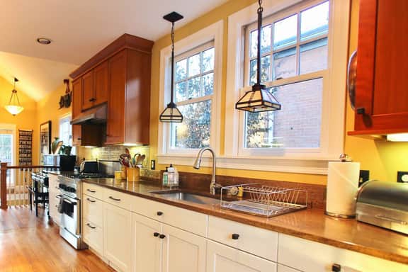 SPACIOUS HOUSE! | 2+ BEDROOMS | CLOSE TO AU - Image 3