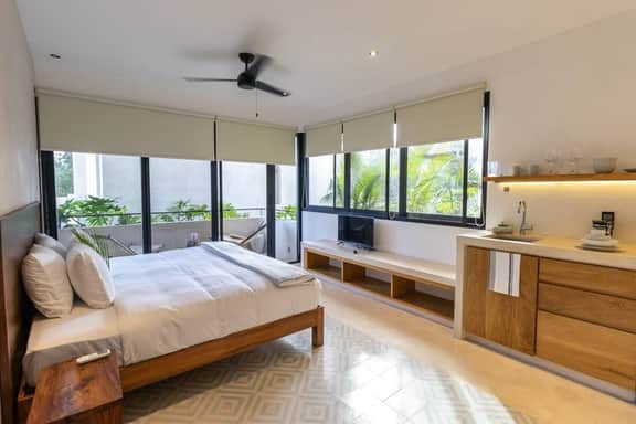 Minutes to the beach value! 1BR Studio - Image 5