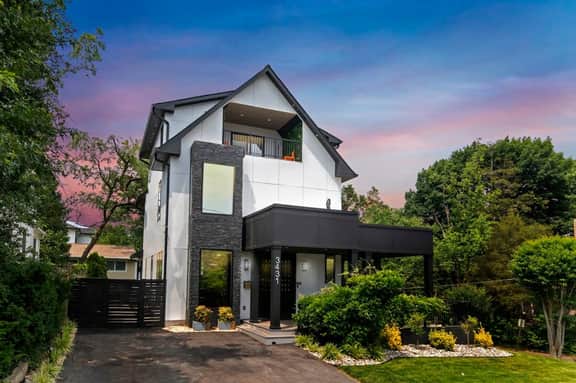 Top of The Hill / Luxury Clarendon 4-BR Homestay - Image 2